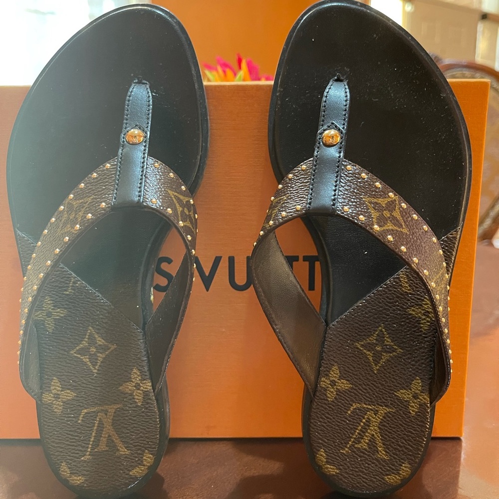 Louis Vuitton sunny flat sandals. Offer me:)🥰❤️
